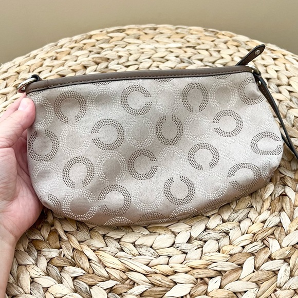 COACH beige canvas monogram signature clutch - Picture 4 of 7